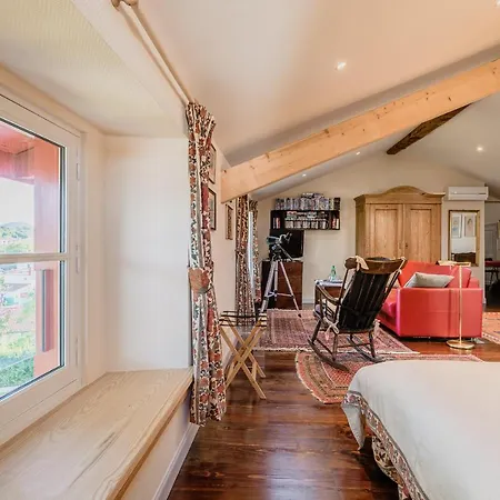 לינה וארוחת בוקר Aita סיבור