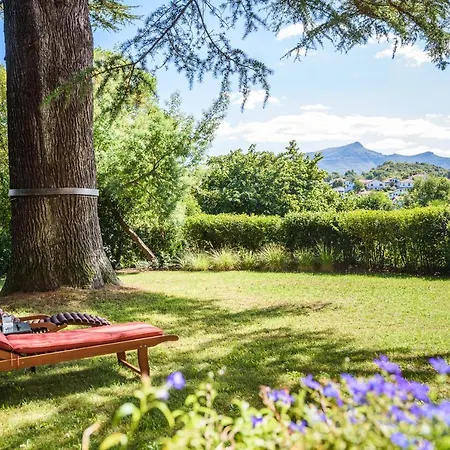 לינה וארוחת בוקר Aita 3*